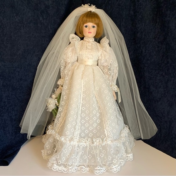 Danbury Mint Porcelain Bride Doll with Stand Gloria Vanderbilt - Picture 2 of 16